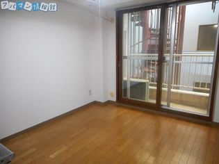 産栄マンションの居室・リビング