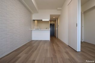 プレサンス今池駅前フェルディノの明るい色調の室内です