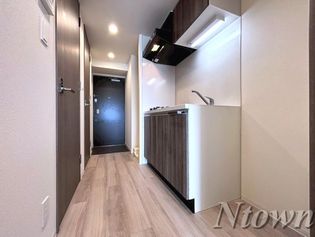 プレサンス今池駅前フェルディノの明るい色調の室内です