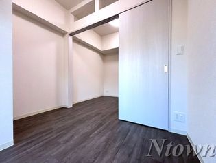 プレサンス上前津オレシアのゆったりした洋室です