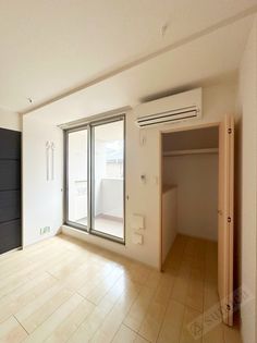 収納力抜群のウォークインクローゼット♪