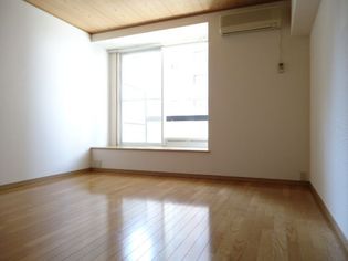 ステートモア・平尾パージュのコンパクトで使いやすい洋室です