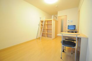 レオパレスフジIIの収納も完備!リビングを広く使えます!