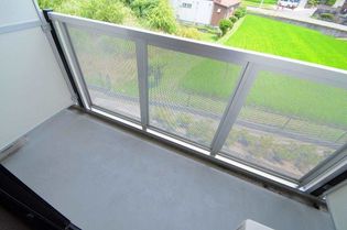 洗濯物が干しやすいバルコニー付き