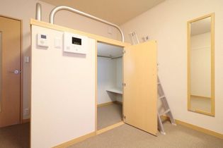 レオパレスMARUTO京田辺のウォークインクローゼット付!お部屋もすっきり片付けられます