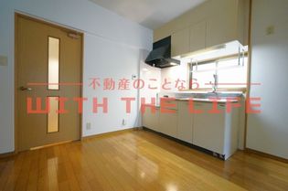 メゾン小林の使いやすい居間です