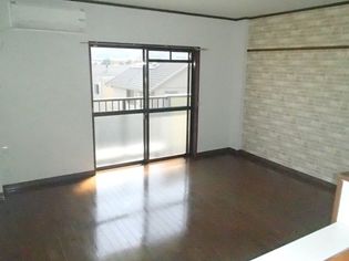 コスモハイツのこちらのリビングで趣味の時間をお楽しみください