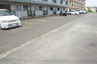 車をお持ちの方に嬉しい駐車場付きの物件です