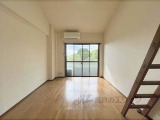 キャッスル青山の洋室