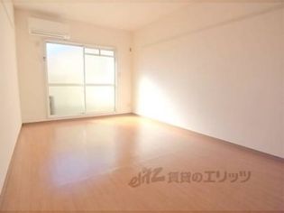 ポアール墨染の洋室:すっきりとした形で使いやすいお部屋です