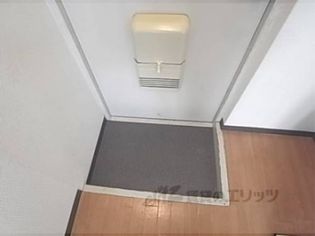 玄関:一人暮らしには十分な広さの玄関です