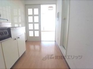 廊下:玄関から廊下を見た写真です