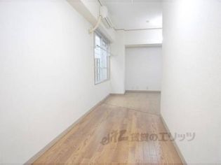 メゾン鷹ヶ峯の洋室