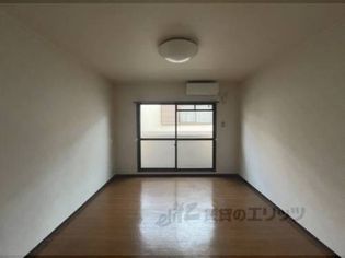 ハイツ松山の洋室