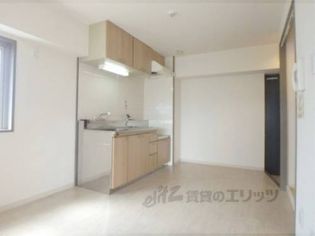 ウエストのキッチン