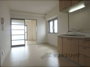 ウエストのキッチン