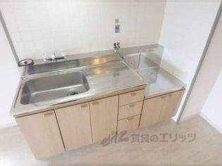 ウエストのキッチン