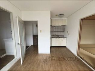 ライオンズ御前三条ビルの洋室