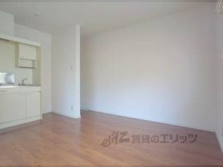 シティハイツ加茂川の洋室