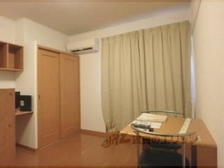 レオパレスサンクエトワールの洋室