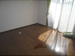 ハイツフラーデンの洋室:日の入りもいい感じです