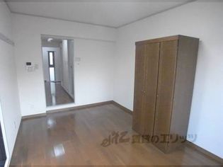 コンフォール中川の洋室