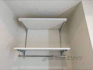 洗濯機置場:上部物置