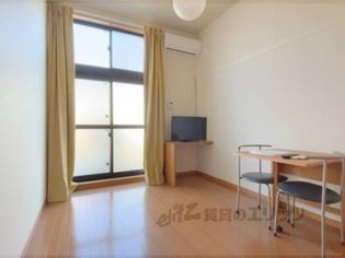 レオパレスOYABUの洋室