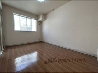 シャトーヒルズの洋室